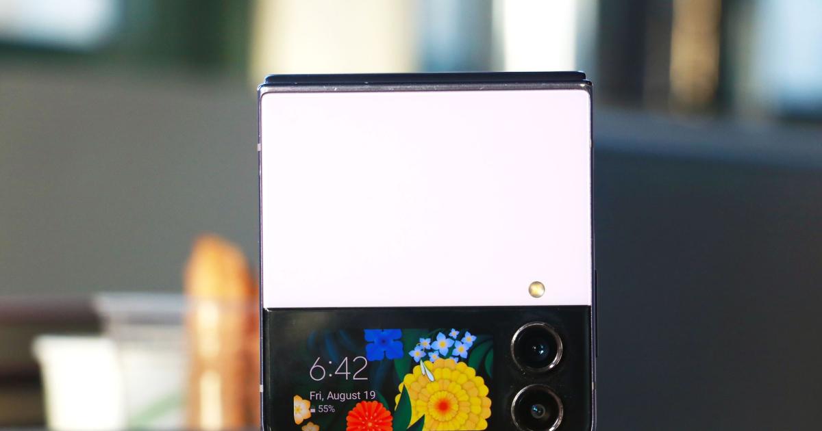 Leaked Samsung Galaxy Z Flip 5 render shows a bigger cover display